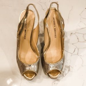 Audrey Brooke | Gold Sequined Heel | Size 6.5